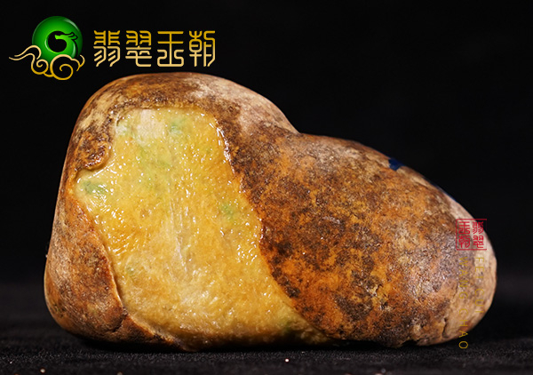原石皮壳表现:缅甸大马坎场口原石精品黄翡料子皮壳表面浓郁表现