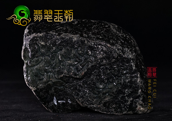 翡翠原石鉴赏:缅甸莫西沙场口黑皮翡翠原石鉴赏料断口处肉质发黑