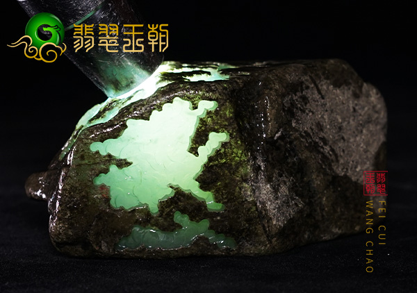 原石皮壳表现:缅甸大马砍场口黄加绿翡翠原石色料打灯色浓肉细