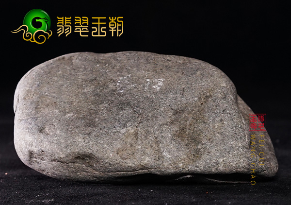 翡翠原石料子:缅甸大马砍场口黄翡如何根据皮的情况辨别内部质量