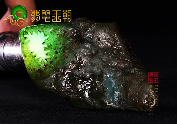 原石皮壳表现:缅甸莫西沙场口翡翠原石精品色料色正色浓起胶感
