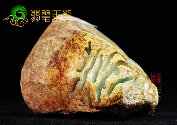原石皮壳表现:缅甸莫湾基场口翡翠原石色料糯冰种打灯色浓有油性